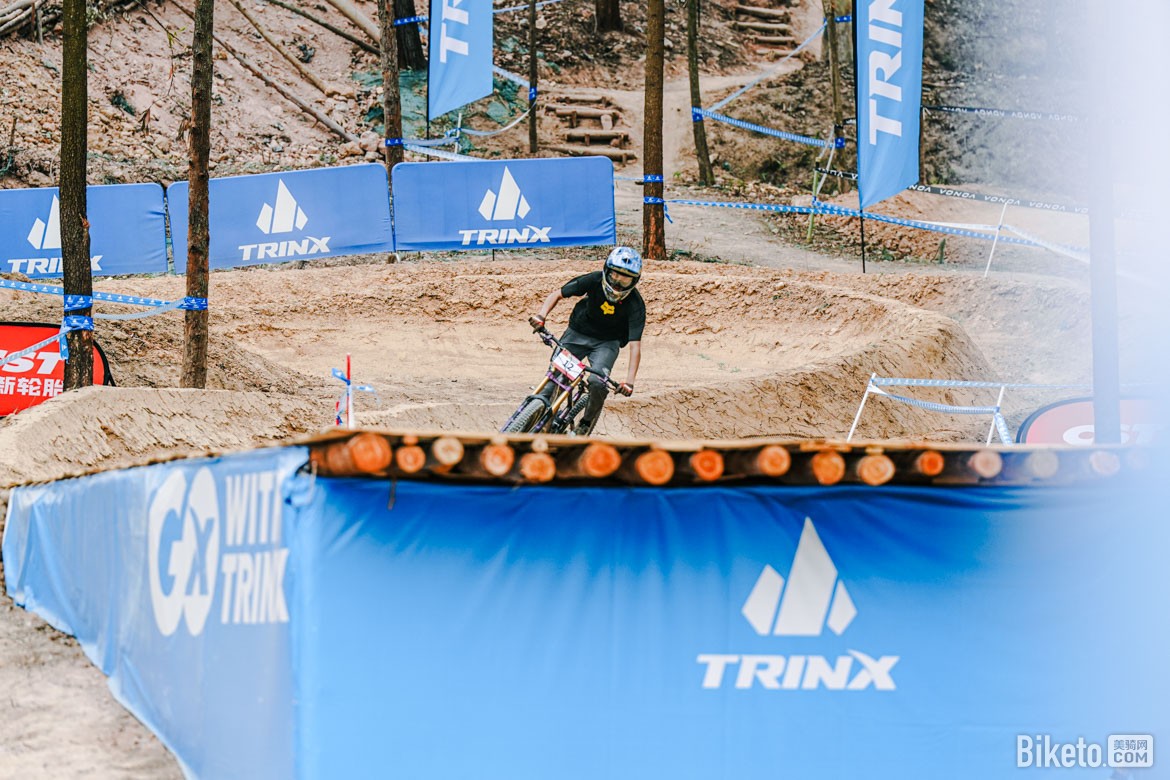 兩輪車迷節(jié)千里達(dá)山地車雙人競速賽