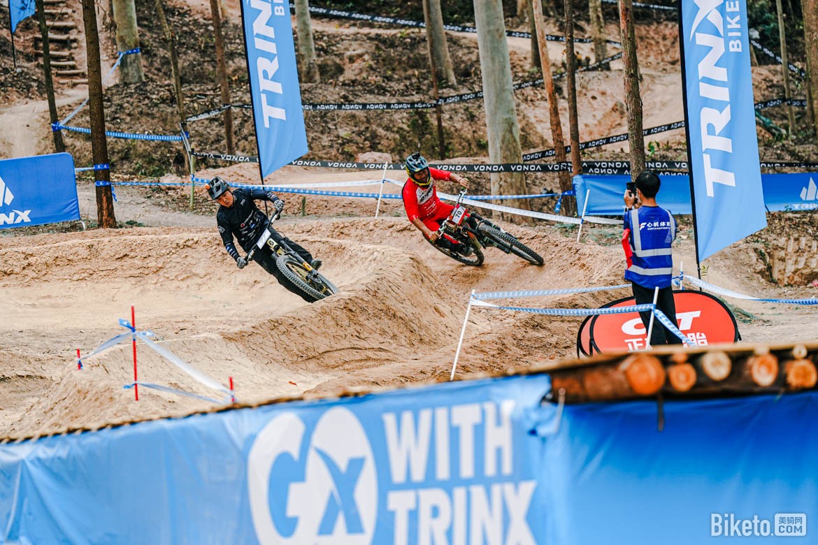 兩輪車迷節(jié)千里達(dá)山地車雙人競速賽