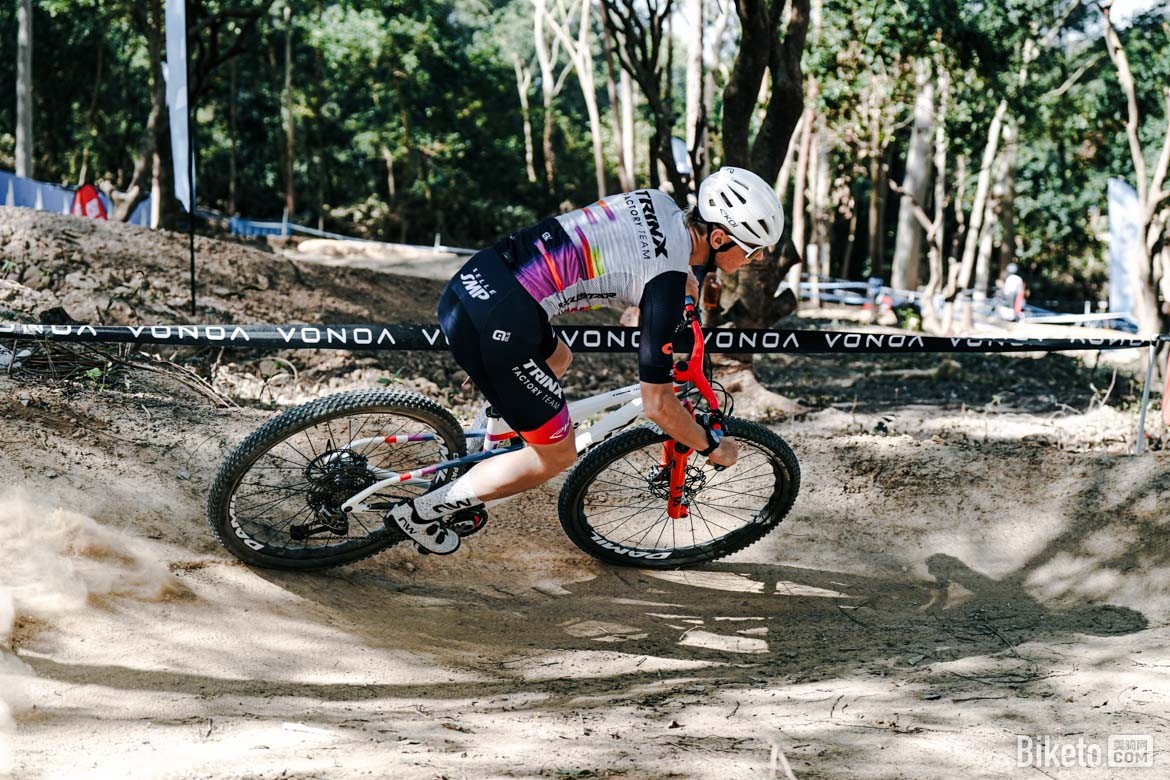 兩輪車迷節(jié)千里達(dá)山地車雙人競速賽