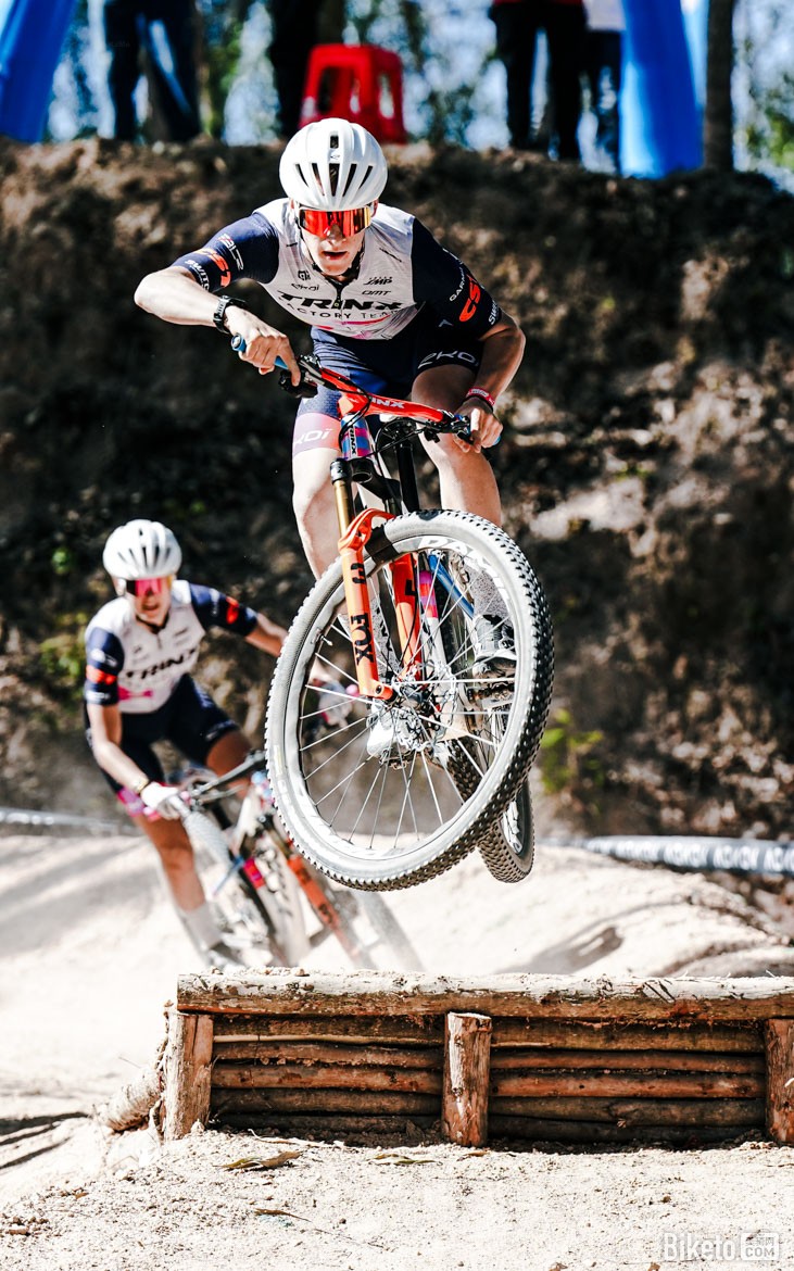 兩輪車迷節(jié)千里達(dá)山地車雙人競速賽