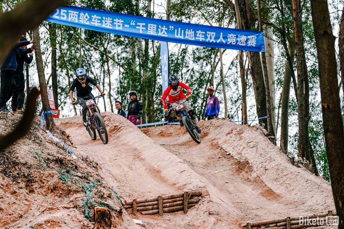 兩輪車迷節(jié)千里達(dá)山地車雙人競速賽