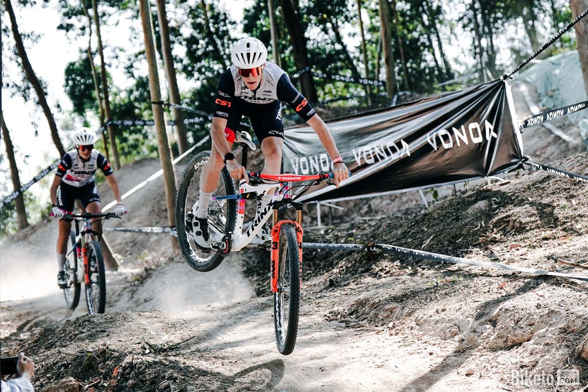 兩輪車迷節(jié)千里達(dá)山地車雙人競速賽