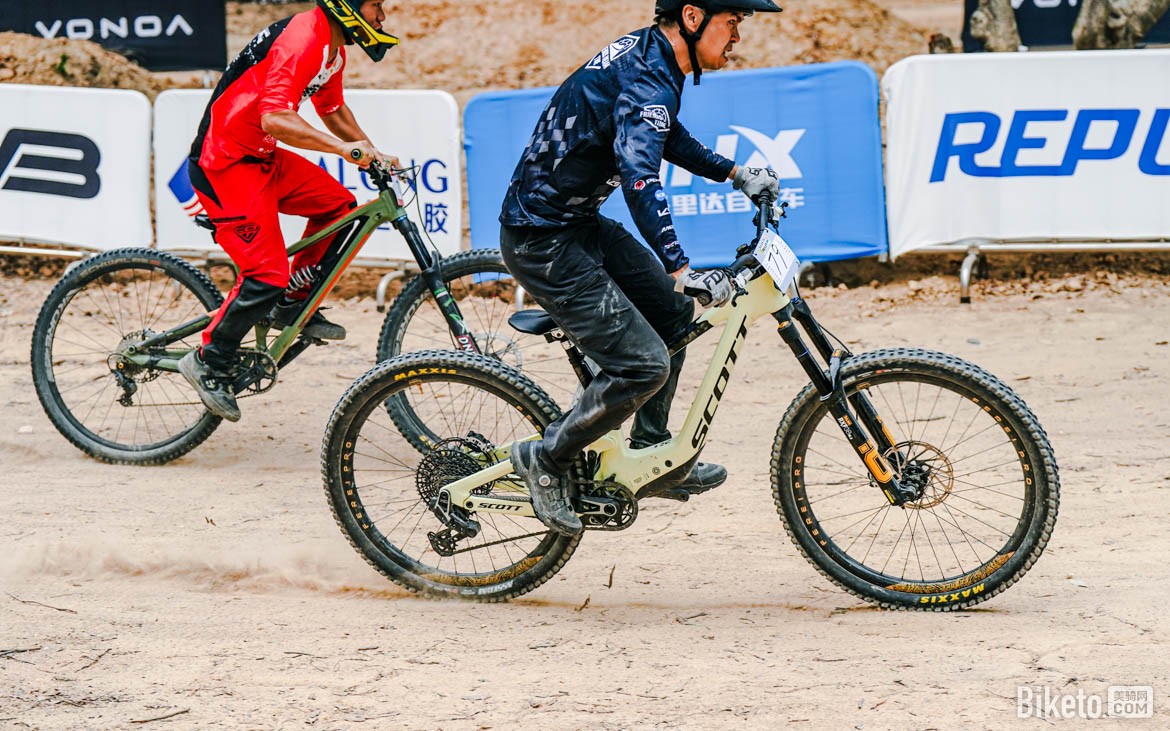 兩輪車迷節(jié)千里達(dá)山地車雙人競速賽