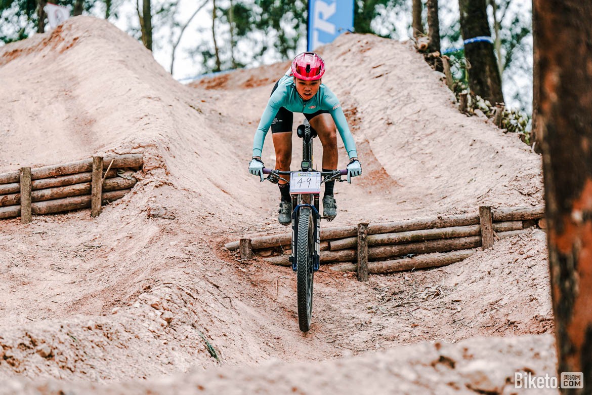 兩輪車迷節(jié)千里達(dá)山地車雙人競速賽