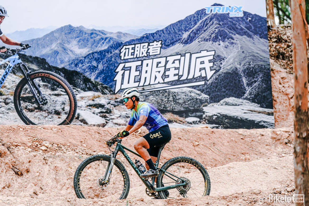 兩輪車迷節(jié)千里達(dá)山地車雙人競速賽