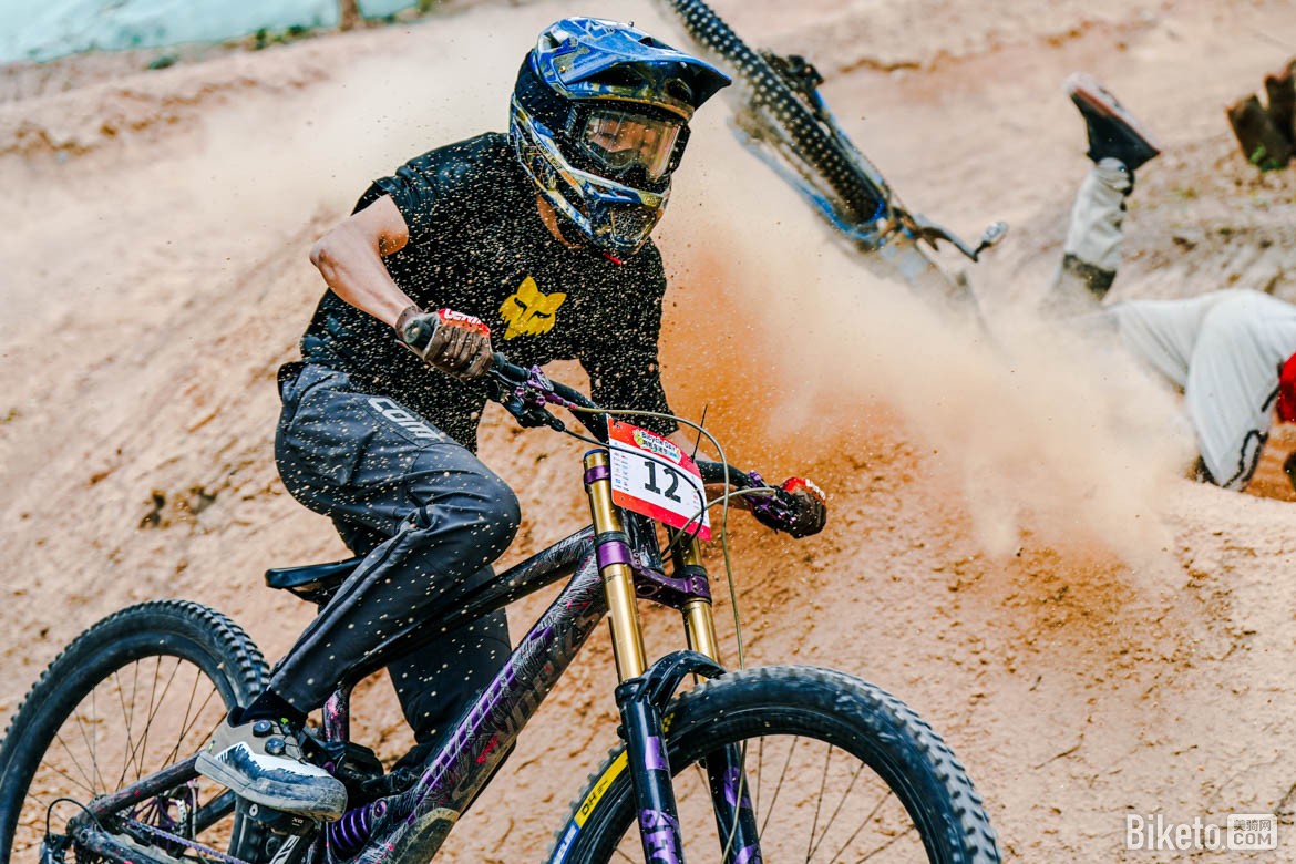 兩輪車迷節(jié)千里達(dá)山地車雙人競速賽