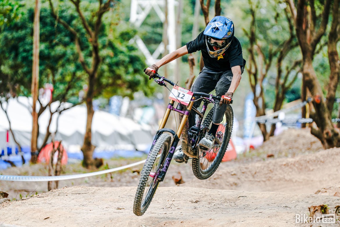 兩輪車迷節(jié)千里達(dá)山地車雙人競速賽