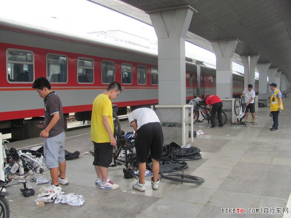 7月11号成都下火车时的情景_nEO_IMG.jpg