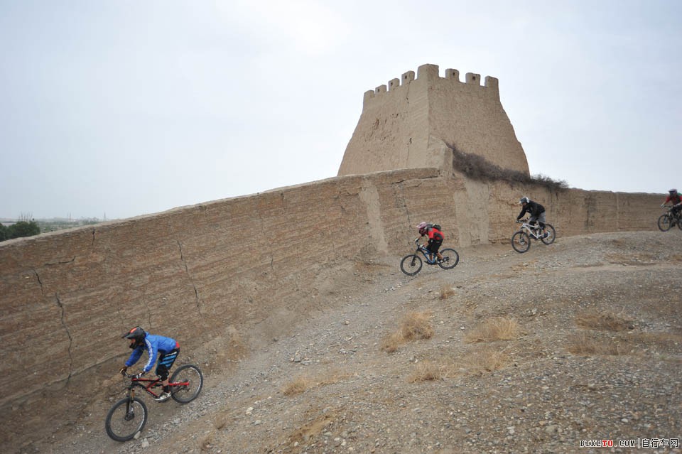 2013骑迹山地穿越活动之——AM穿越嘉峪关古长城 祁连山