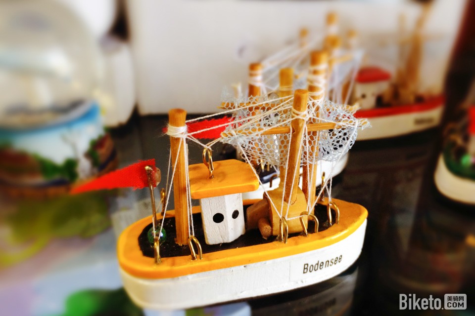 有博登湖字样的小船模型 有博登湖字样的小船模型