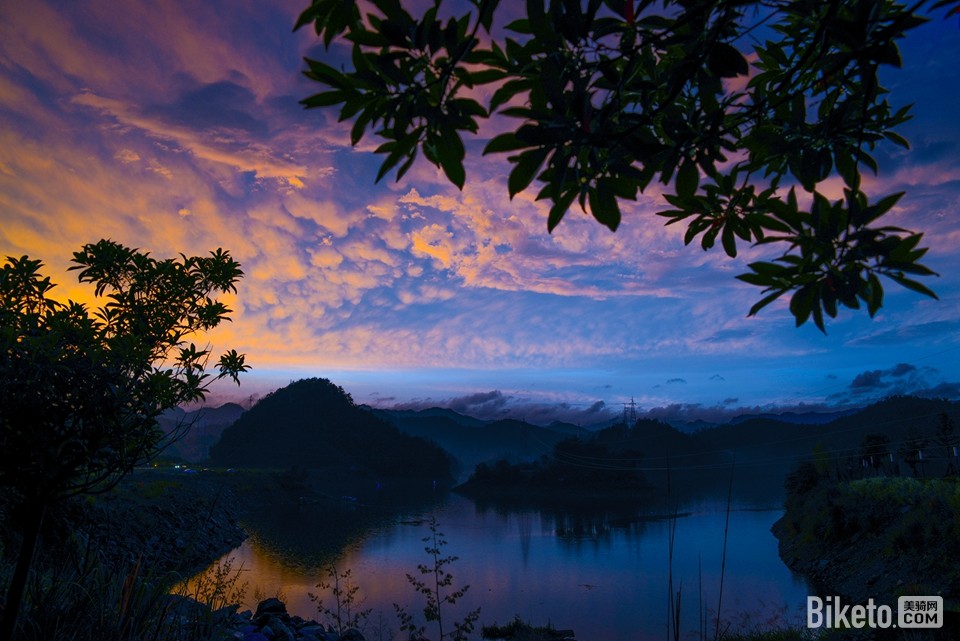 晚霞初现 晚霞初现