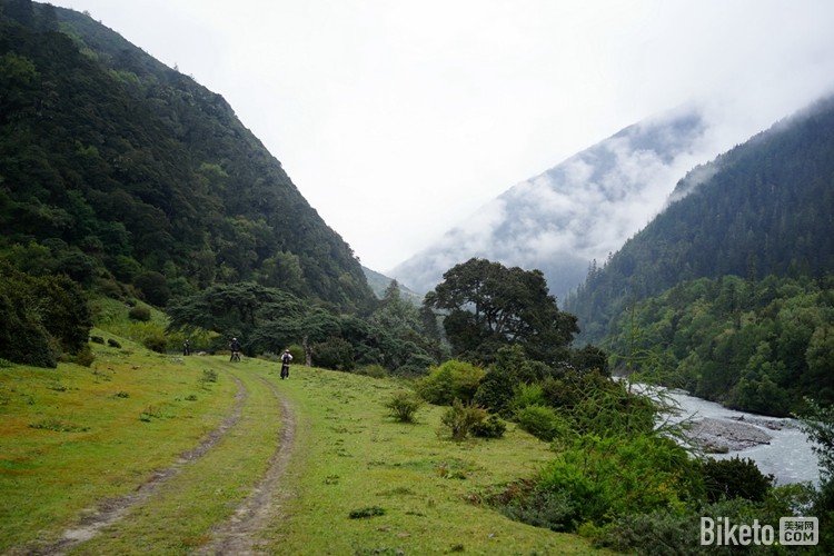 河床土石路 河床土石路