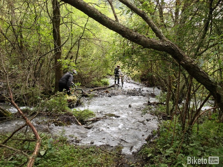 “溯溪” “溯溪”