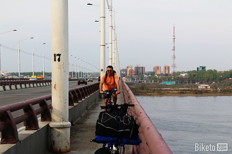 �������Ӵ����Ϲ����˴�Խ��С��