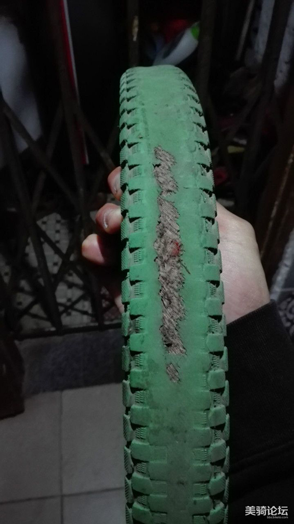 轮胎磨损非常严重 轮胎磨损非常严重