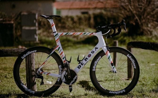 车手战车以色列自行车学院车队4位国家冠军的derosa