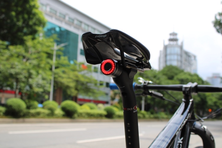 新款旗舰 antusi安途仕慧眼q3智能尾灯