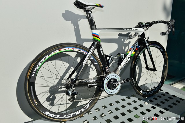 碰上马略卡比赛,公路世锦赛冠军鲁伊·科斯塔(rui costa)在商量比赛